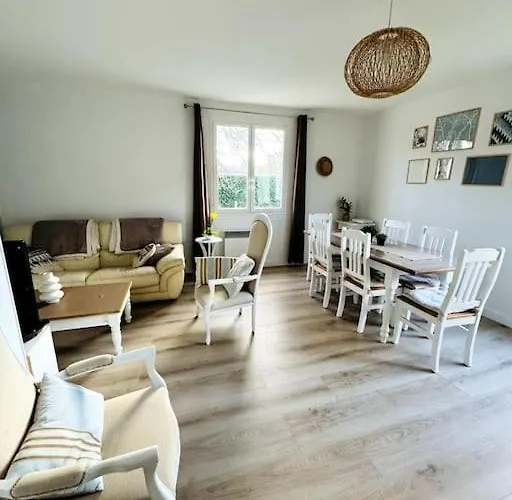 Dom wakacyjny Maison Renovee Et Chaleureuse Proche Du Memorial